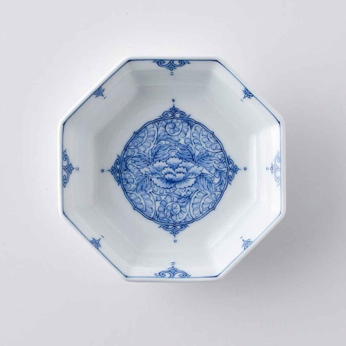 [PLATE (PLATTER)] MUKOUDUKE BOTAN-KARAKUSA | MIKAWACHI WARE | HIRADOSHOUZAN